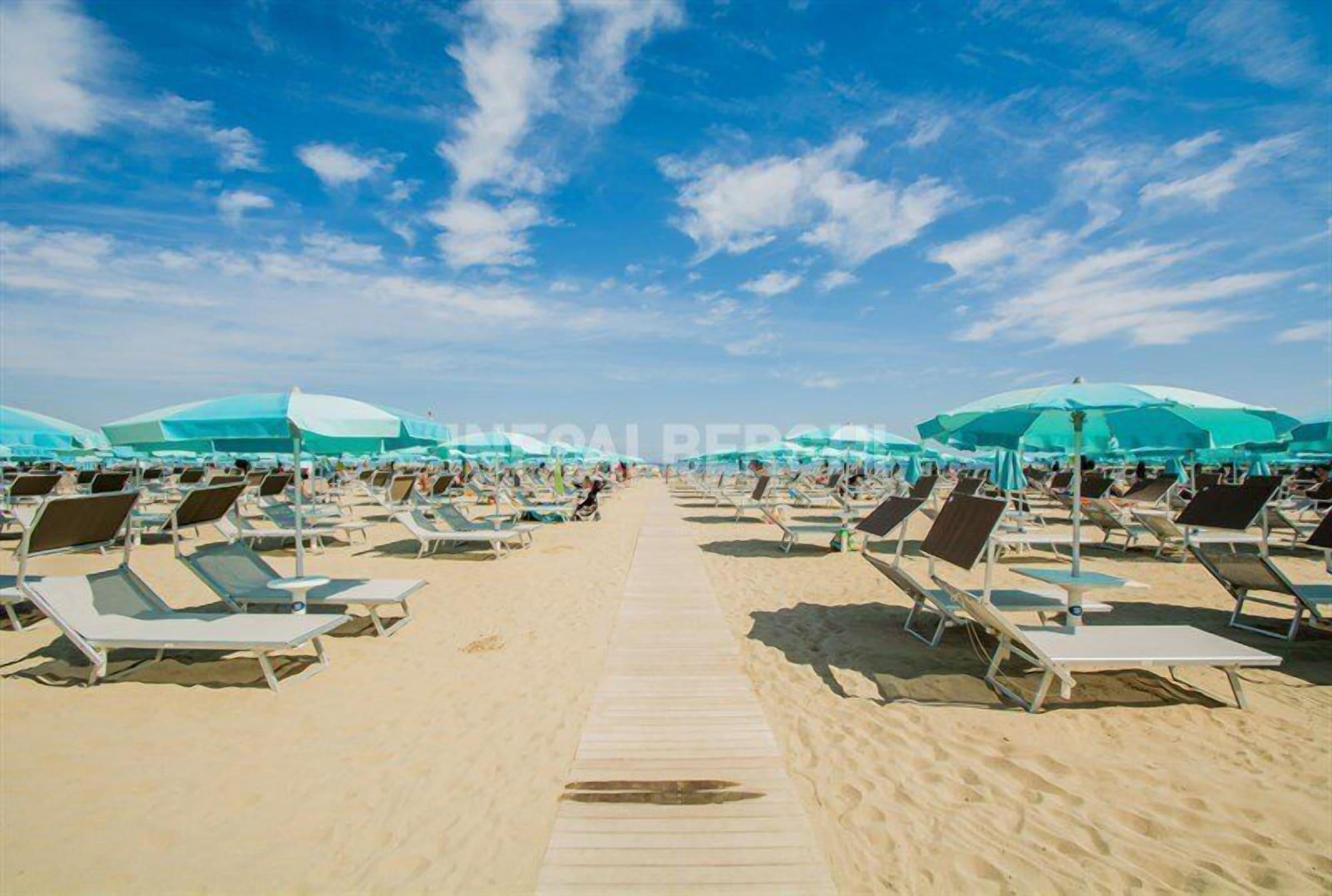 Hotel River Fronte Mare Con Piscina Rimini Exteriér fotografie