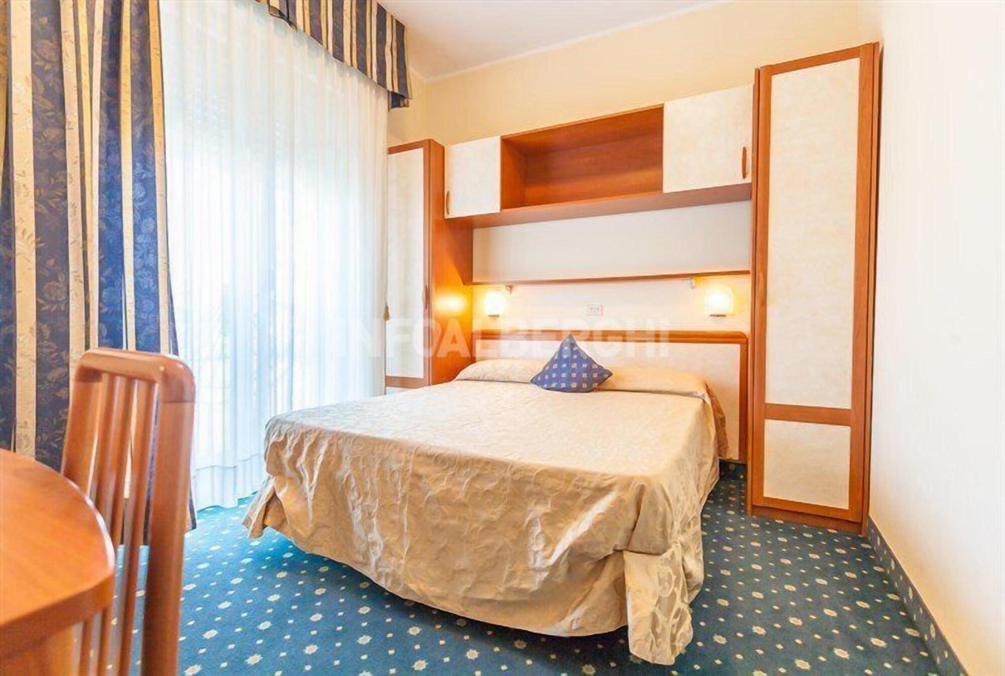 Hotel River Fronte Mare Con Piscina Rimini Exteriér fotografie