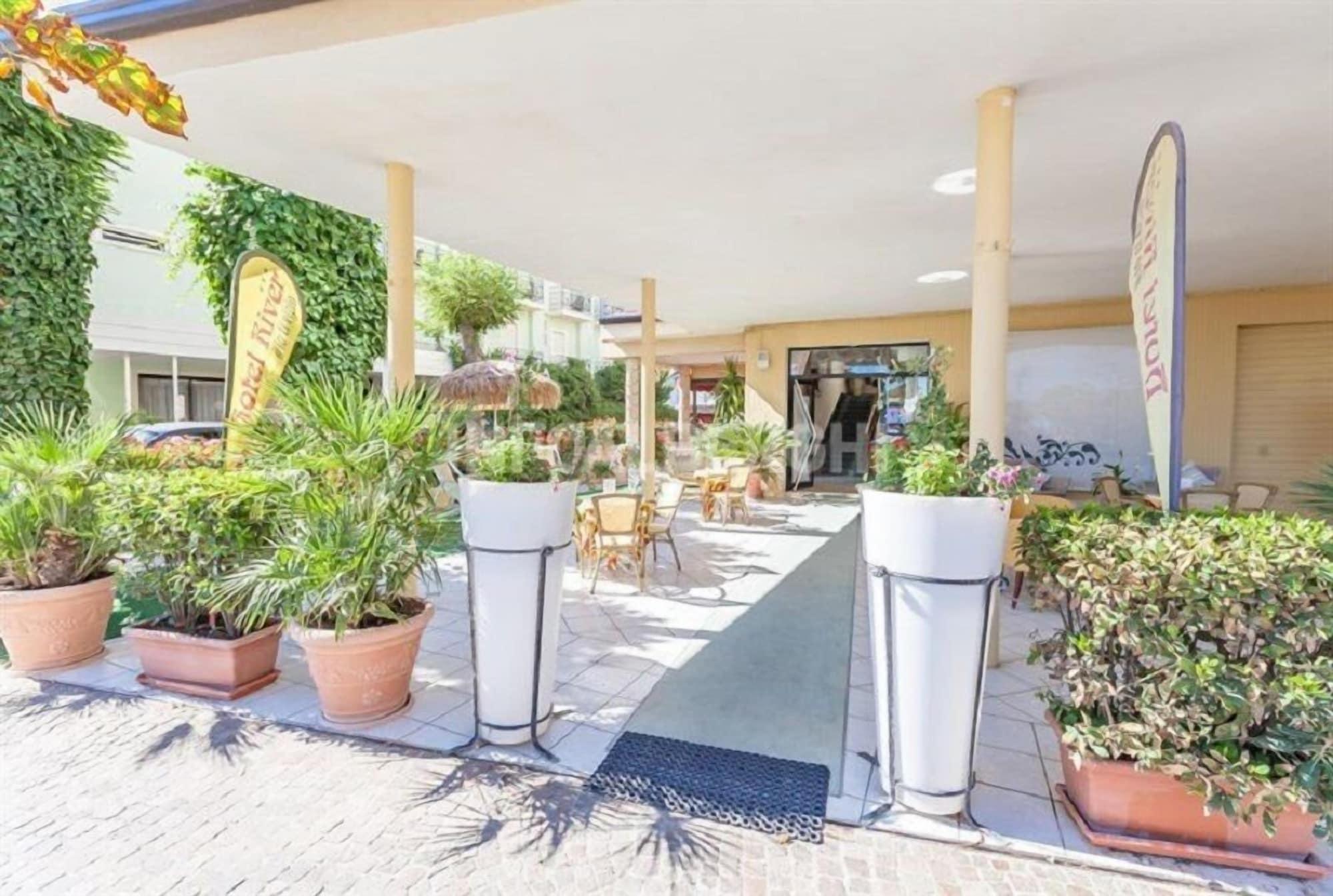 Hotel River Fronte Mare Con Piscina Rimini Exteriér fotografie