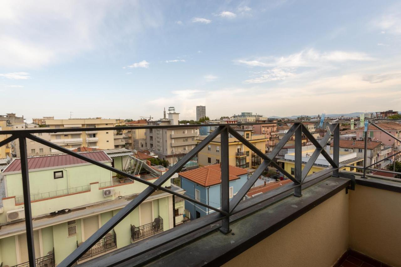Hotel River Fronte Mare Con Piscina Rimini Exteriér fotografie