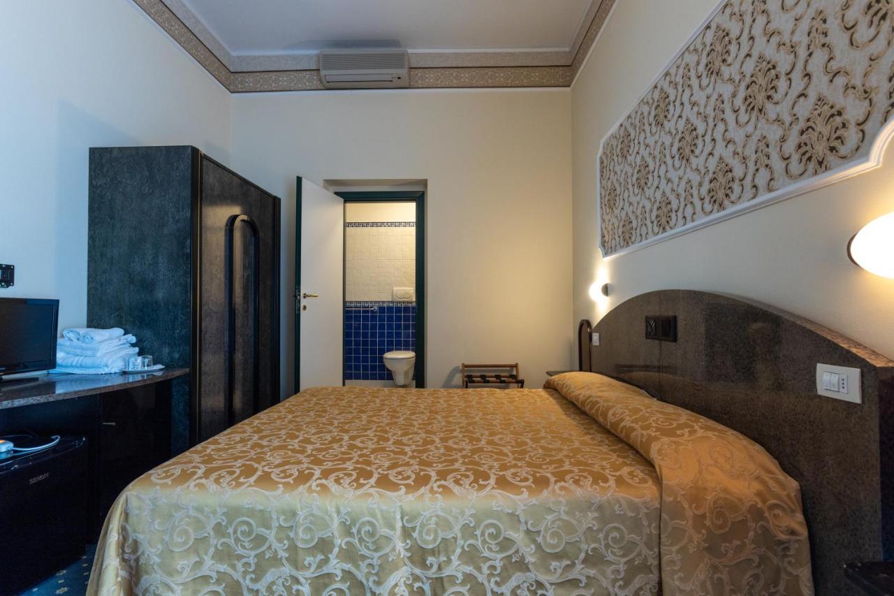 Hotel River Fronte Mare Con Piscina Rimini Exteriér fotografie