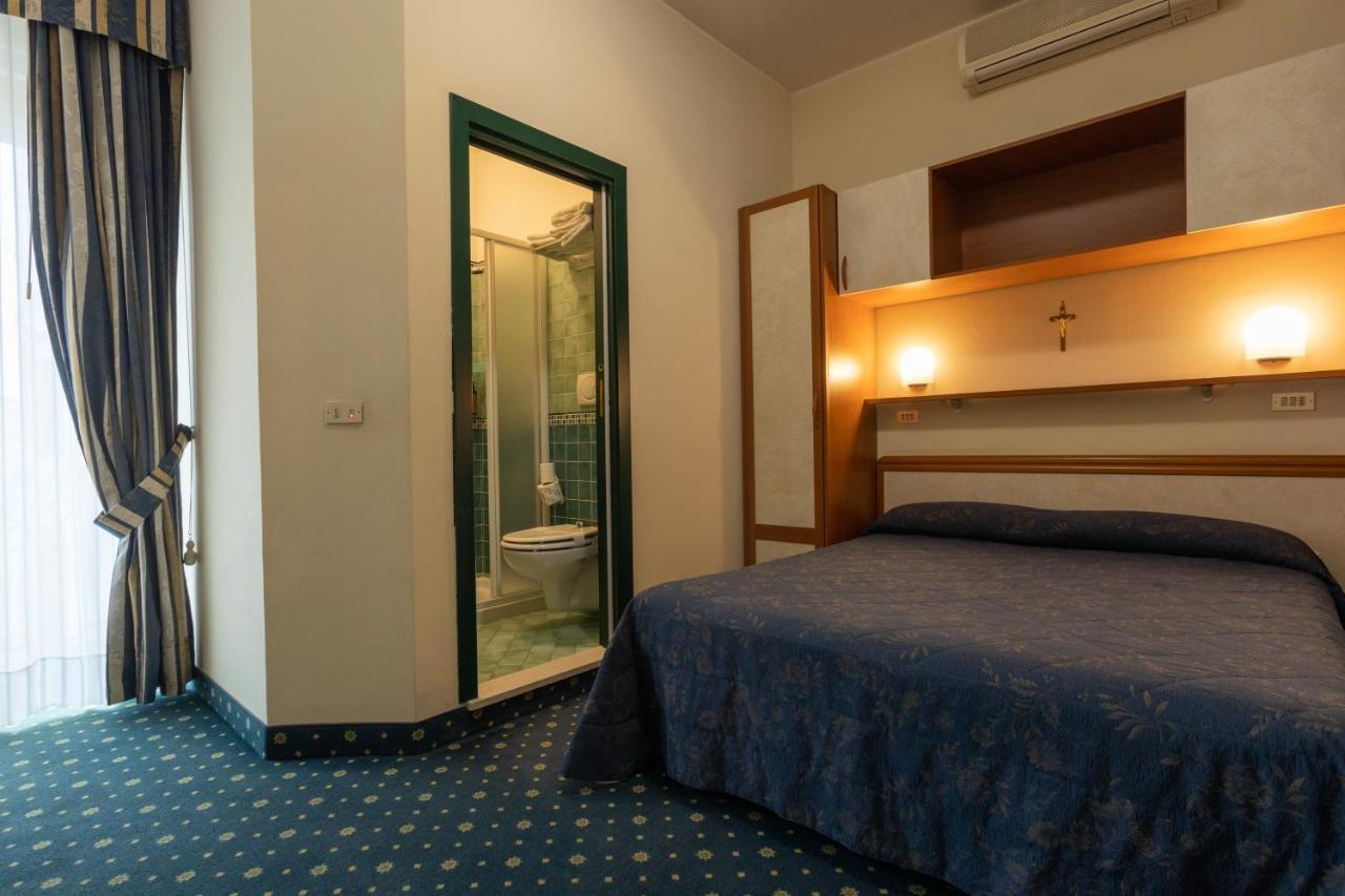 Hotel River Fronte Mare Con Piscina Rimini Exteriér fotografie