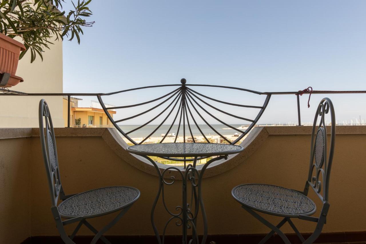 Hotel River Fronte Mare Con Piscina Rimini Exteriér fotografie